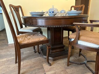 Kulatý historický jídelní stůl + 4 židle – 120 cm - 3