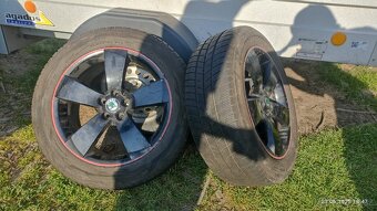 Pneu 215/55 R17 - 3