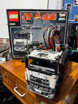 Lego Mercedes 42043 - 3