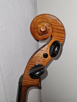 100 let starý výrobce 44 violoncellových houslí. TEO SCHUBER - 3