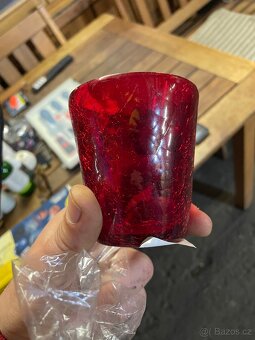 Kalíšky “V” s prasklinovým designem - 3