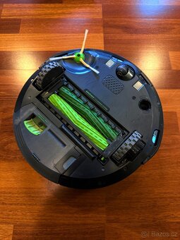 Robotický vysavač Roomba i3 + dockovací stanice + 27 sáčků - 3