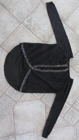 Elegantní černý svetr s kamínky - 3