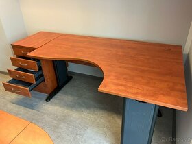 Kancelářský stůl HOBIS - 3