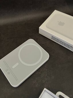 Apple Battery pack (powerbanka) - 3