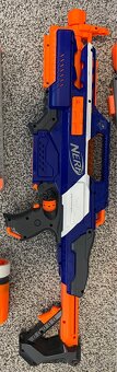 2x nerf pistole, příslušenství + náboje - 3