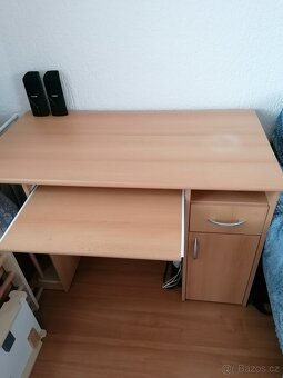 Dřevěný psací stůl - 3
