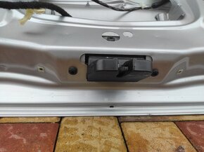 Prodám Opel Zafira B zadní dveře - 3