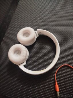Sluchátka JBL Tune 520BT bílé - 3