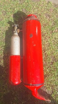 Starý hasicí přístroj. - 3