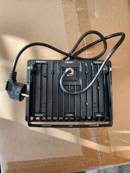 LED reflektor 50W – teplá bílá - 3