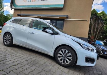 Kia Cee´d 1.6-NAVI-KAMERA-TOP VÝBAVA - 3