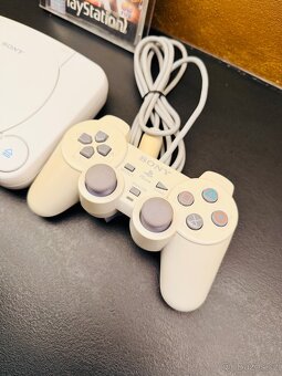 PlayStation PS one + ovladač + kabely + paměťovka + hra - 3