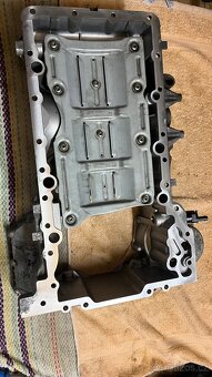 Horní olejová vana BMW N63B44 - 3