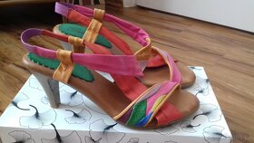 Dámské vícebarevné sandály Betty London POULOI - 3
