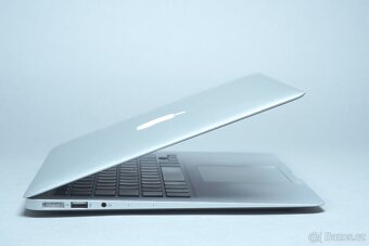 ZÁRUKA/Macbook Air 13.3"/I5 1.8GHZ/8GB RAM/256GB SSD/CZ - 3