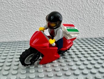 LEGO City 951909 - Pizza delivery biker - 3