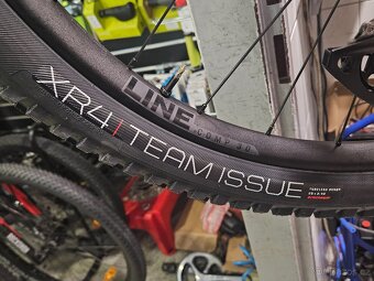 2x nový plášť 29X2.4 Bontrager XR4 Team Issue TLR - - 3