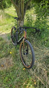 Gravel F9 - 3