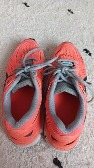 Dívčí botasky Asics-vel.35 - náhradní na tábor, na donošení - 3