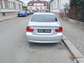 BMW 320i (E90)-2007-nepojízdné,na opravu nebo díly - 3