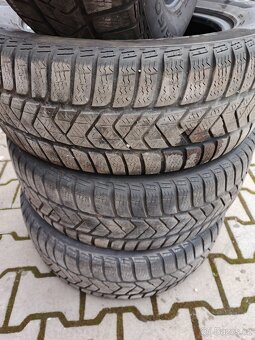 Pirelli 215/60 R16 - 3