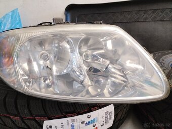 Přední světla chrysler Voyager 2003 - 3