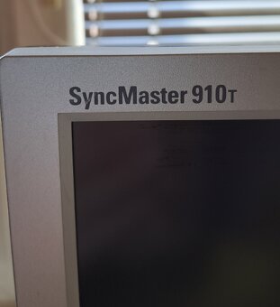 LCD monitor Samsung SyncMaster 910T - 3