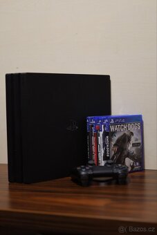 Playstation 4 pro 1TB s příslušenstvím a 2 hry - 3