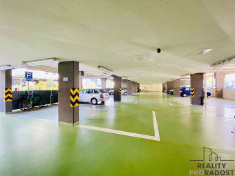 Pronájem garážového stání 15 m² - 3