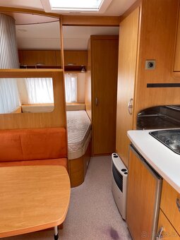 Prostorný rodinný karavan Eifelland Holiday, 3 palandy - 3