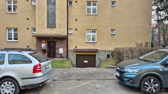 Prostorná Garáž P10 Malešice | Nízké NÁKLADY | TOP Investice - 3