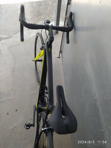 Prodám silniční carbon kolo Scott - 3