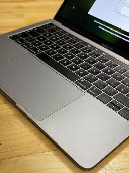 MacBook Pro 13” 2019 Touch Bar – TOP stav - 3