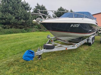 Kajutový člun Maxum 2300 SC pro 10 osob - 3