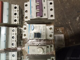 Jističe vypínače kontrolky stykače svodič - 3