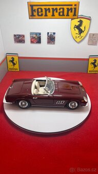 Ferrari 250 GT cabriolet 1:18 Hot Wheels - 3