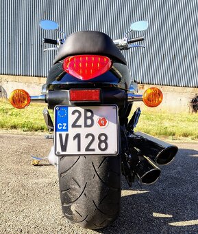 SUZUKI INTRUDER M1800R - 3
