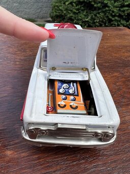 Plechová retro hračka – sanitka AMBULANCE MF 111 - 3