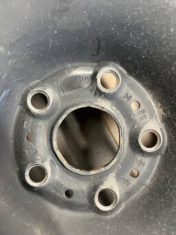 Prodám plechové disky plus pneu 215/60R16 - 3
