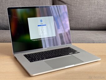 Apple MacBook Pro 16" - i9 2,4GHz, 32GB - 100% JAKO NOVÝ - 3