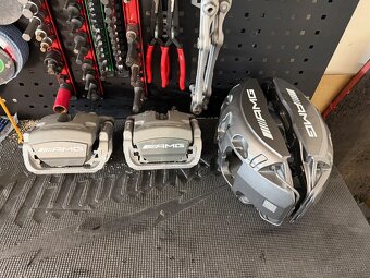 Mercedes AMG brzdy - 3