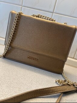 Krásná zlatá kabelka Guess - 3