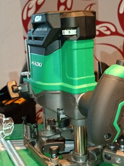 Aku frézka HiKOKI - Nová v záruce celý komplet 7500,- - 3