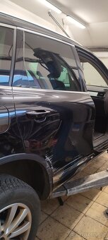 Dveře Touareg 7p cayen černá metalíza nebo bílá rok 2013 - 3