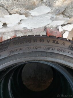 Pneu Continental zimní 235/40 r19 - 3
