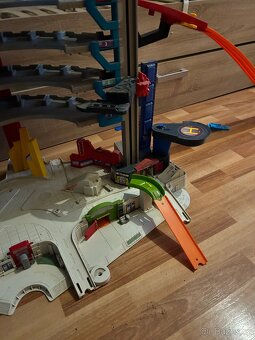 Hot wheels garáž - 3