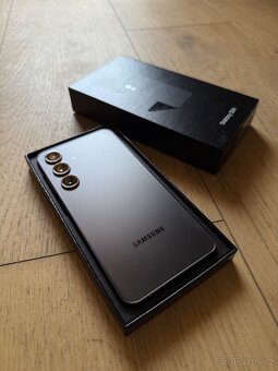 Samsung Galaxy S24 256GB šedý - 3