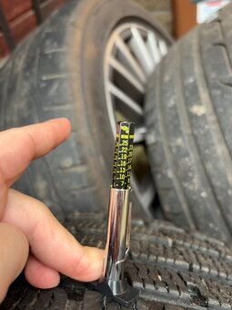 Zimní Pneu Kumho 225/40 R19 - 3