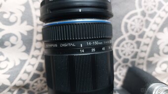 Olympus OM-D E-M1 s objektivem 14-150 a příslušenstvím - 3